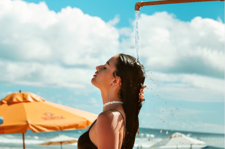 Sole e mare: la cura naturale per la dermatite atopica.
