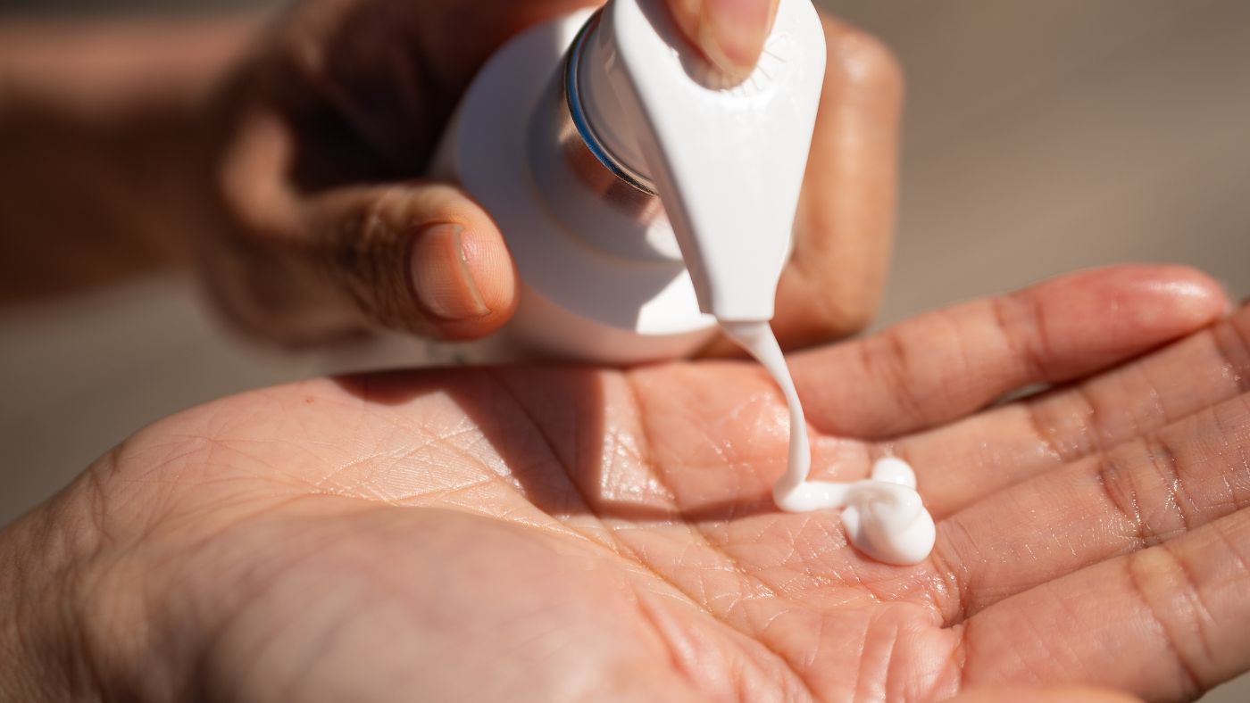 EUCERIN UREAREPAIR 5% EMULSIONE IDRATANTE:
SOLLIEVO E IDRATAZIONE PER LA PELLE SECCA.
