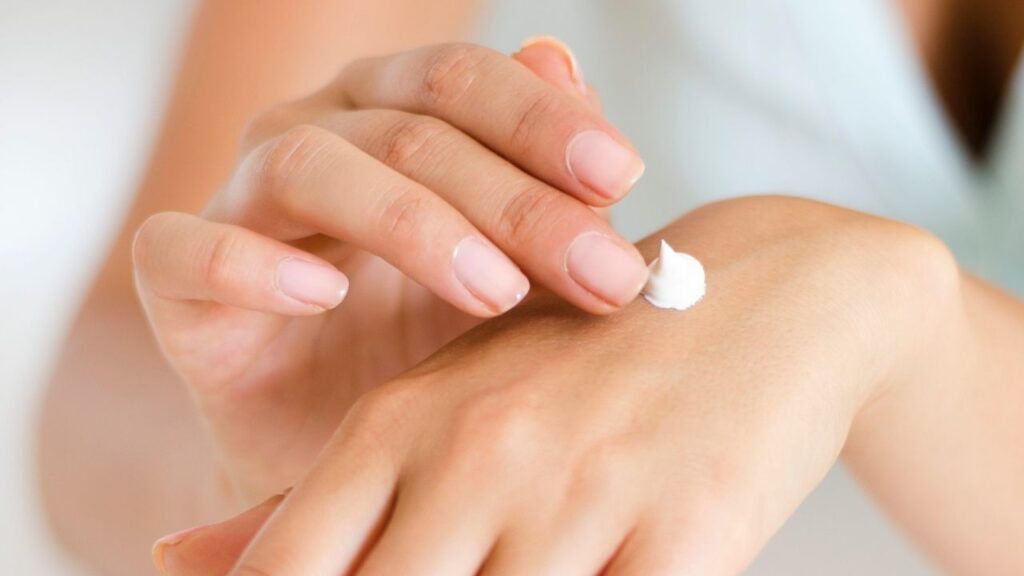 Sole e mare: la cura naturale per la dermatite atopica.